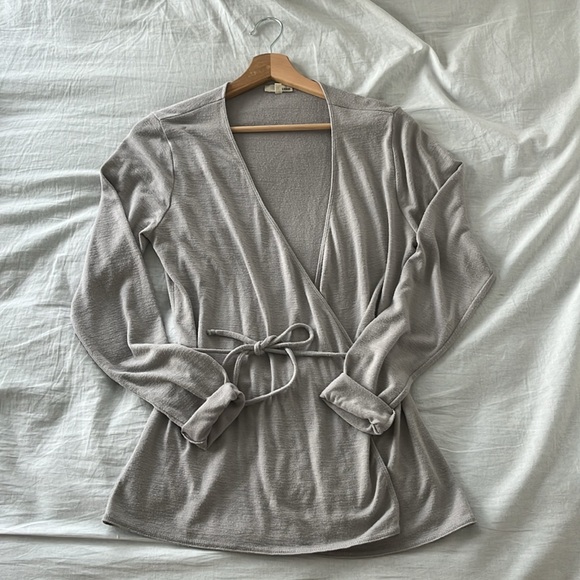 Aritzia Wilfred Free Katsia Longsleeve Knit Wrap Tee - Ashen/Taupe Grey, Size L - Picture 2 of 4